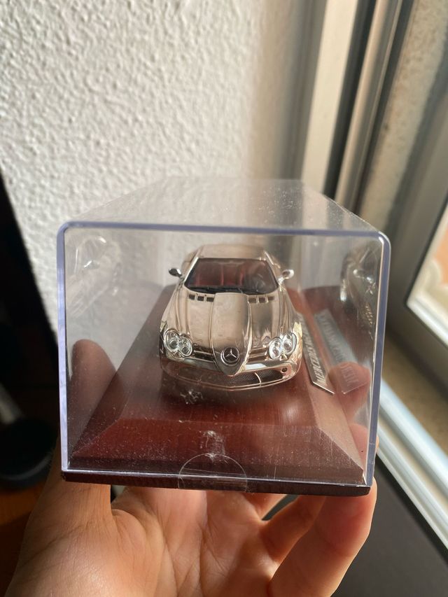 Coche Mercedes SLR en miniatura - Escala 1:43