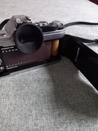 Cámara analógica CANON AE1 con objetivo 50mm F1.8