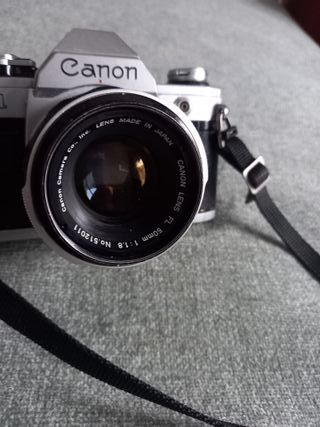 Cámara analógica CANON AE1 con objetivo 50mm F1.8