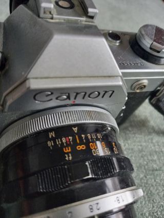 Cámara analógica CANON AE1 con objetivo 50mm F1.8