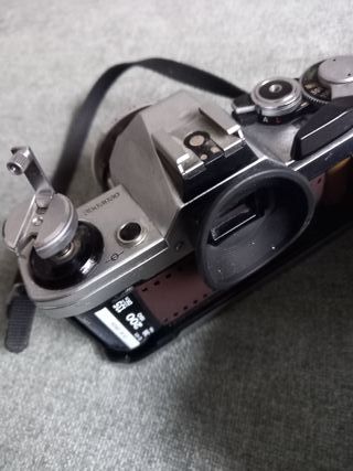 Cámara analógica CANON AE1 con objetivo 50mm F1.8