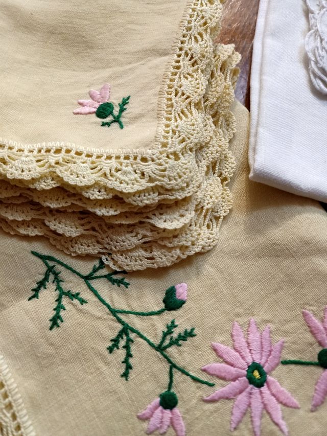 4  tovagliette da tè realizzate a mano