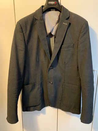 Giacca grigia con toppe