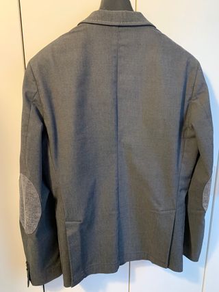 Giacca grigia con toppe