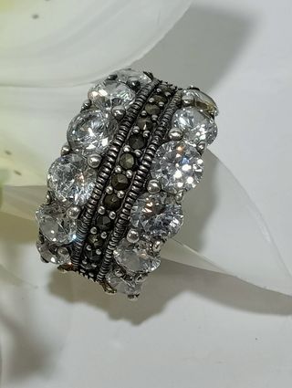 Magnífico Anillo circonita plata de ley .