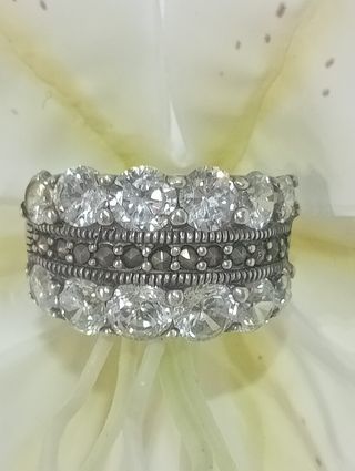 Magnífico Anillo circonita plata de ley .