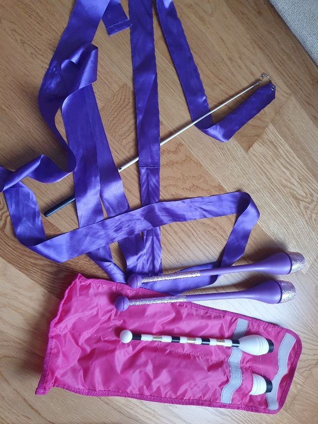 Mazas y cinta se gimnasia rítmica