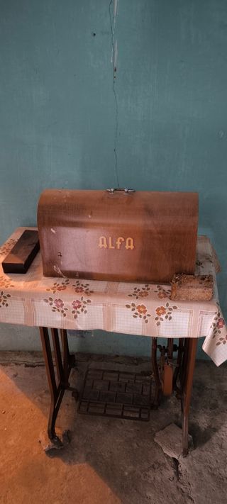 Antigua maquina de coser alfa