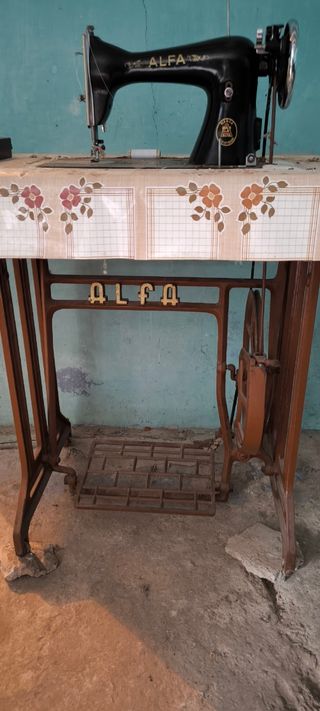 Antigua maquina de coser alfa