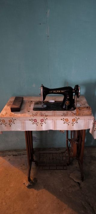 Antigua maquina de coser alfa