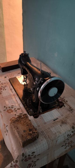 Antigua maquina de coser alfa