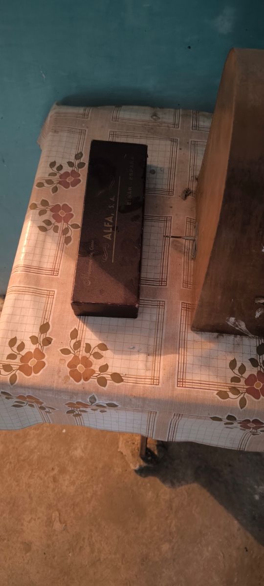 Antigua maquina de coser alfa