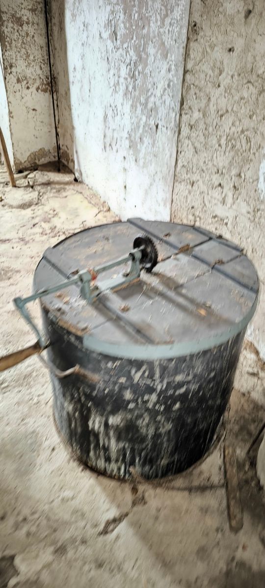 Extractor de miel antiguo