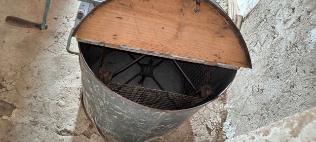 Extractor de miel antiguo