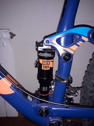 BICICLETA GIANT DOBLE SUSPENSIÓN