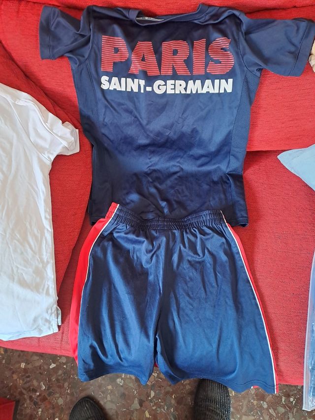 Equipaciones futbol niño PSG y OL Lyon