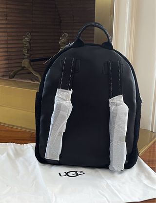 Mochila negra UGG