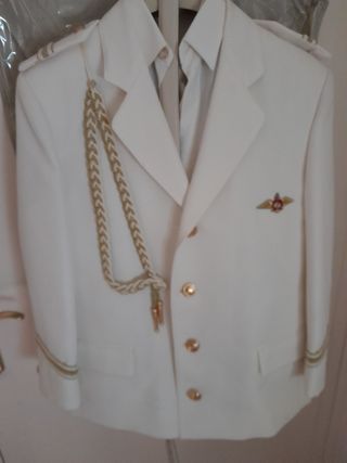 Traje comunión esta nuevo .