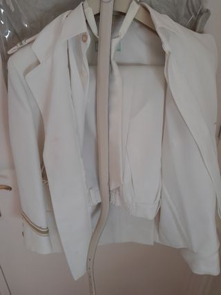 Traje comunión esta nuevo .