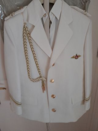 Traje comunión esta nuevo .