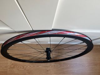 Rueda delantera carretera