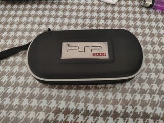 Funda psp 2000