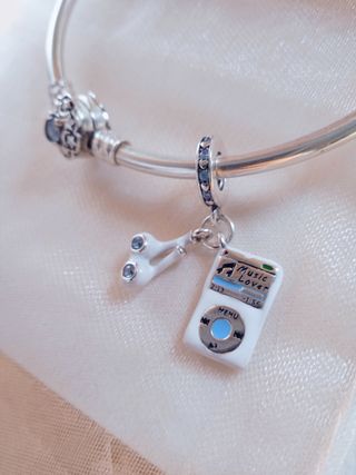 Charm music lover 🎶 💕