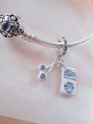 Charm music lover 🎶 💕