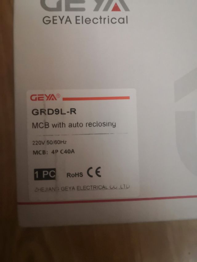 Interruptor diferencial trifasico autorearmable