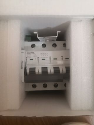 Interruptor diferencial trifasico autorearmable