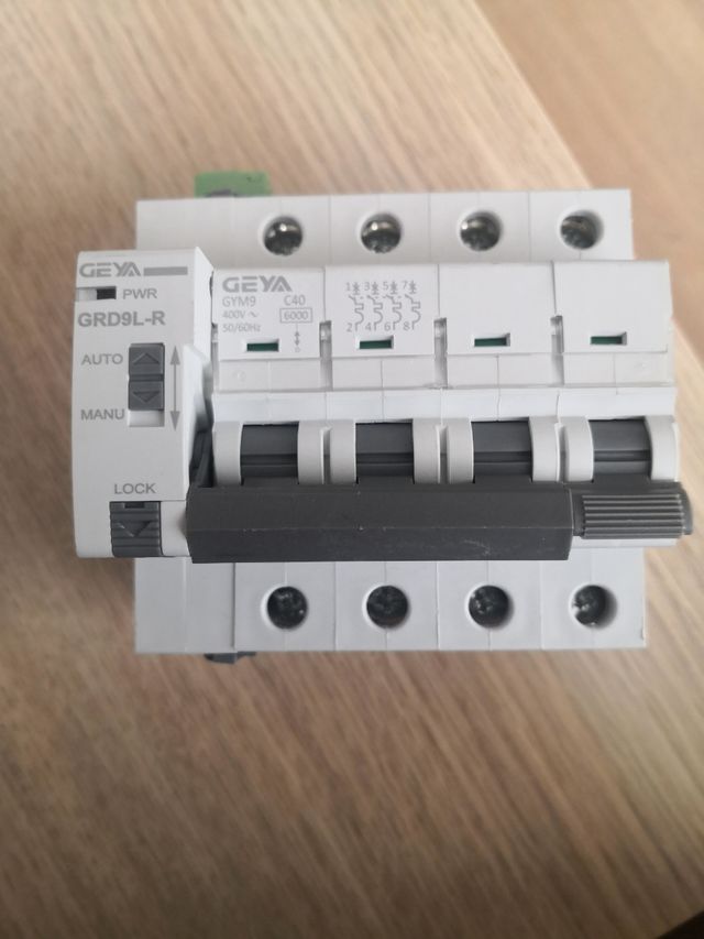 Interruptor diferencial trifasico autorearmable