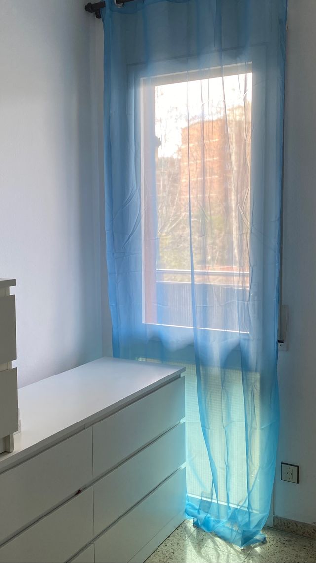 cortina translúcida azul