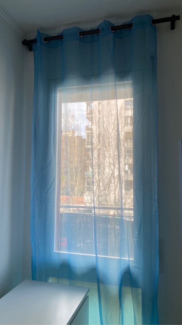 cortina translúcida azul