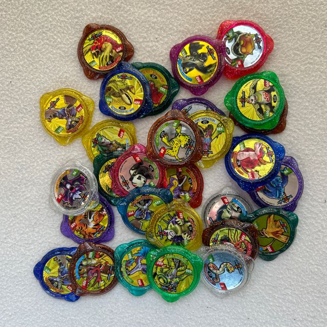 Lote de 20 kraks / tazos de Invizimals