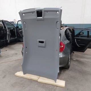 Tapicería de coche techo puertas asientos volante.