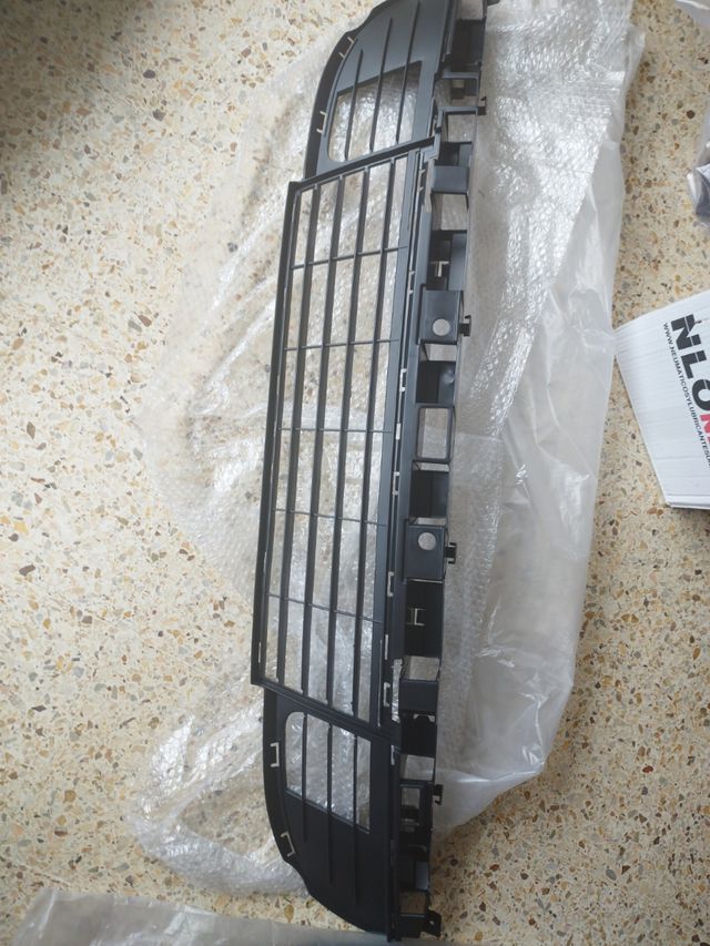 Rejilla paragolpes Renault scenic