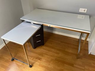 Mesa de estudio 140x70. 3cm de grosor.Con cristal