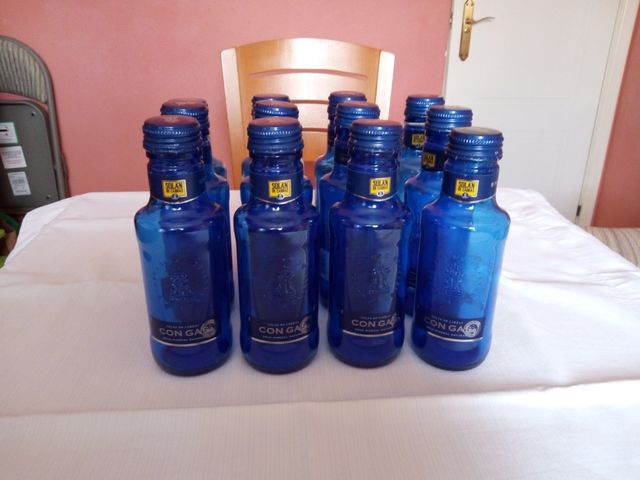 Botellas de vidrio azul