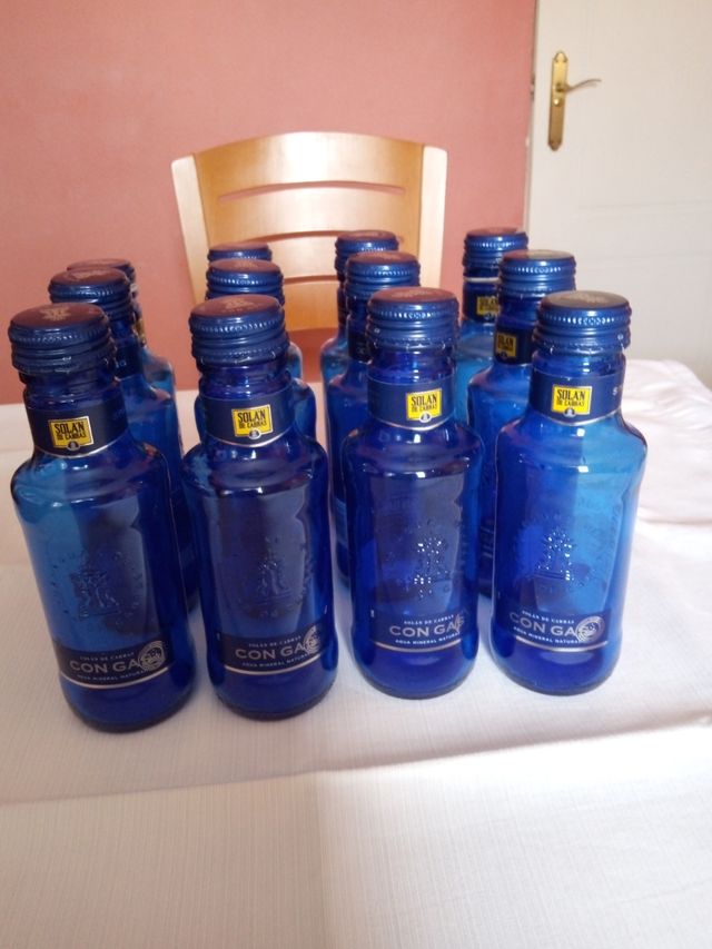 Botellas de vidrio azul