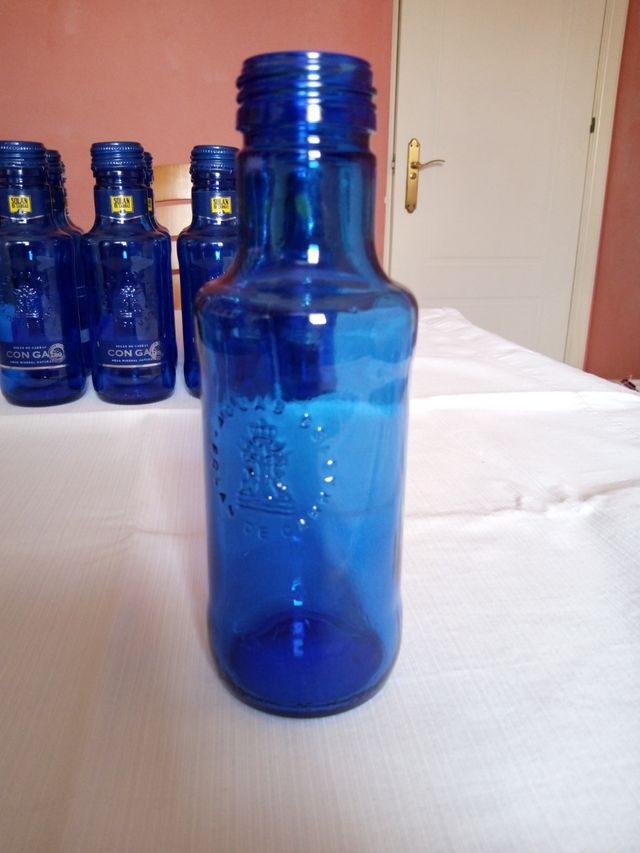 Botellas de vidrio azul