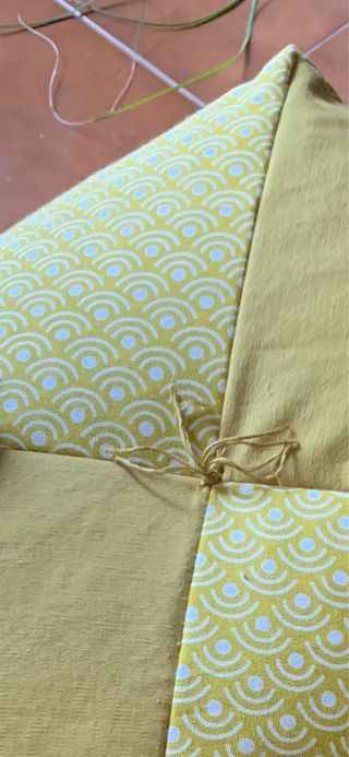 cuscino grande da pavimento giallo senape