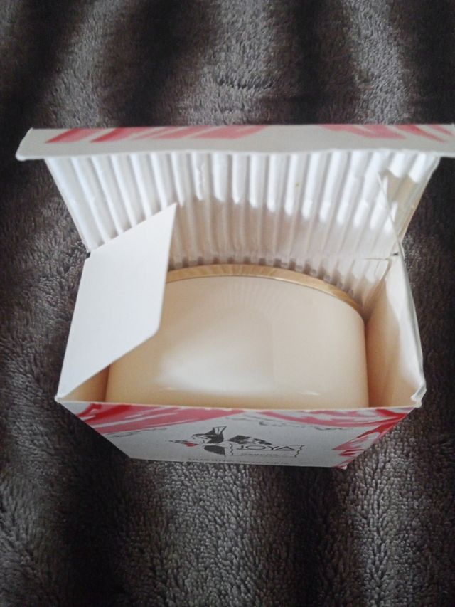 Polvos corporales perfumados