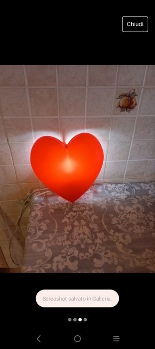 Lampada plastica rosso forma cuore