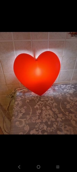 Lampada plastica rosso forma cuore