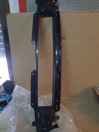 FORD FIESTA MK5 soto parrilla radiador