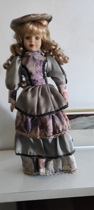 9 bambole in ceramica