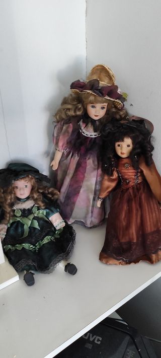 9 bambole in ceramica