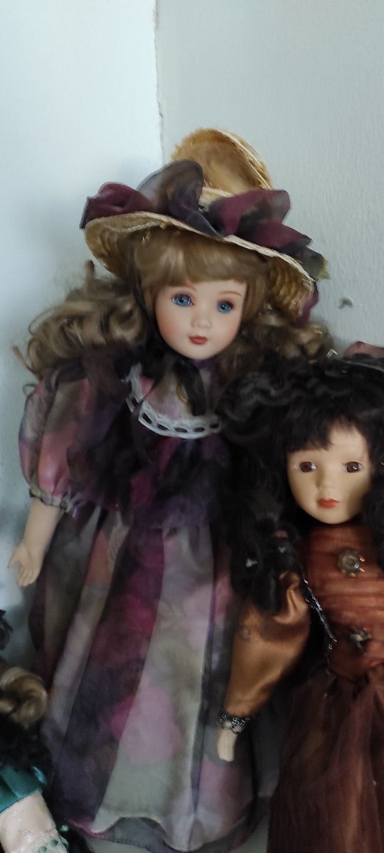 9 bambole in ceramica