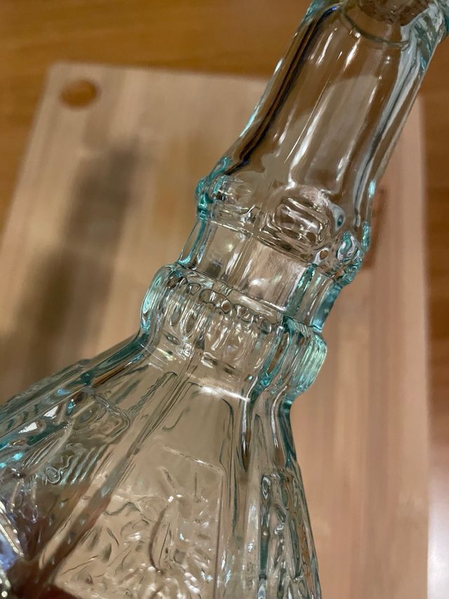 Bottiglia in vetro decorato