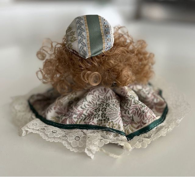 Bambola in porcellana